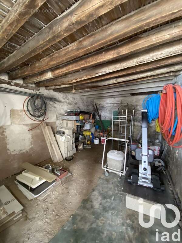 Photo 2 - Parking à VARREDDES