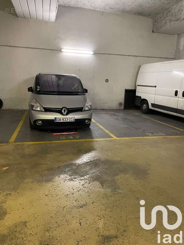 Photo 2 - Parking à PARIS-11E
