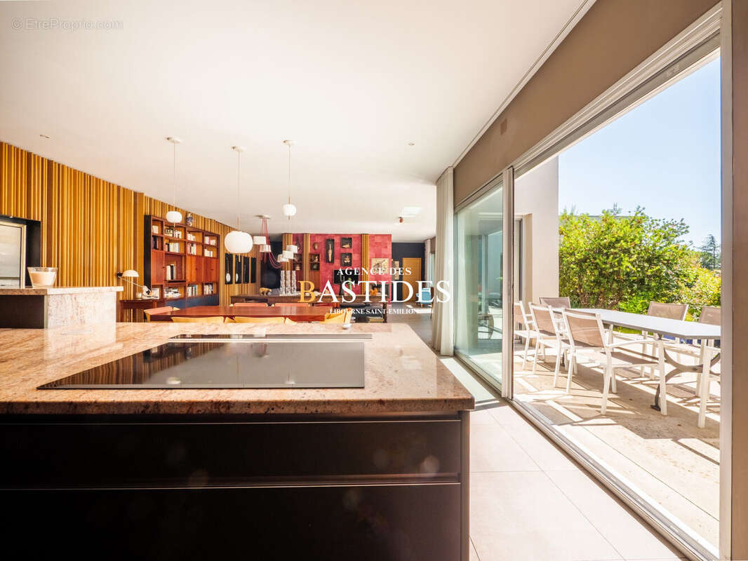 Maison à SAINT-EMILION