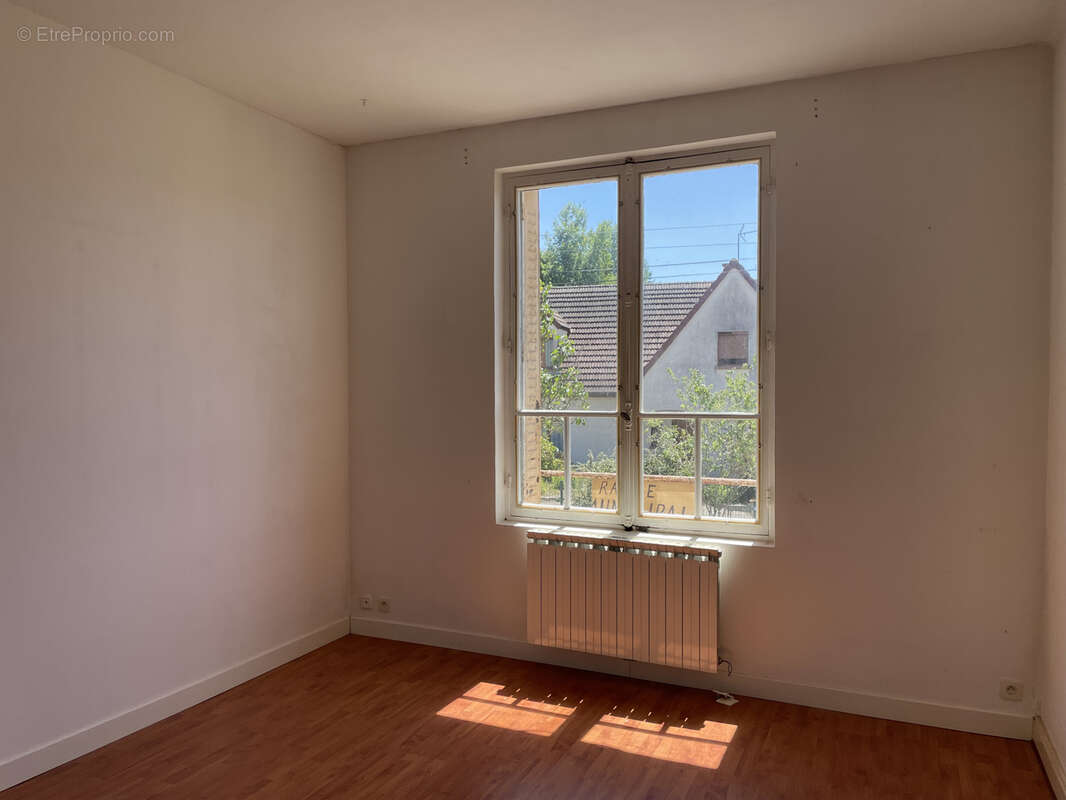 Maison à LE MAYET-DE-MONTAGNE