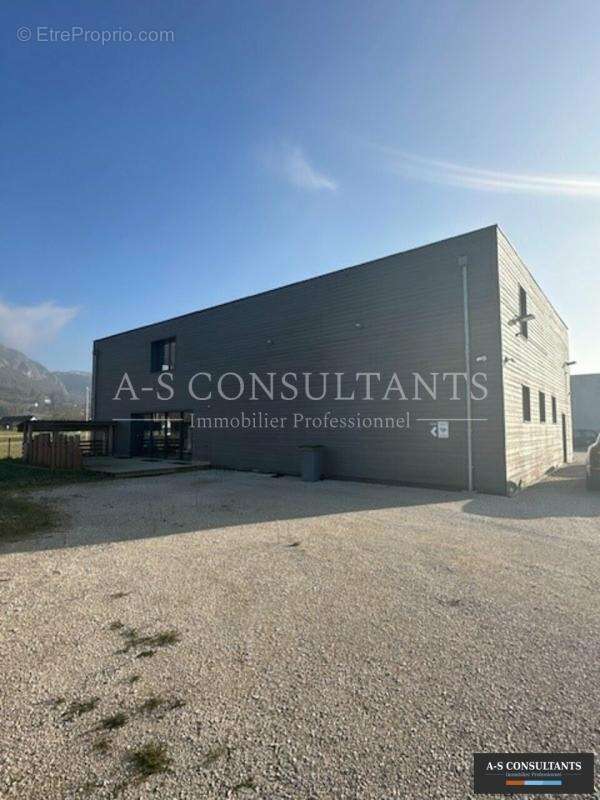 Commerce à VIRIGNIN