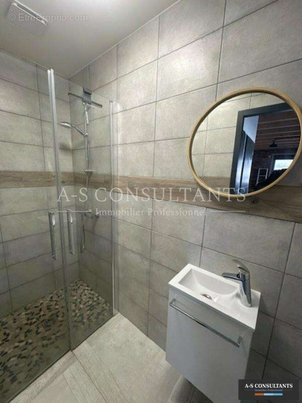 Commerce à VIRIGNIN