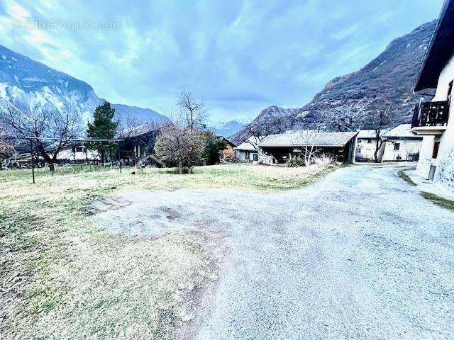 Maison à SAINT-JULIEN-MONT-DENIS