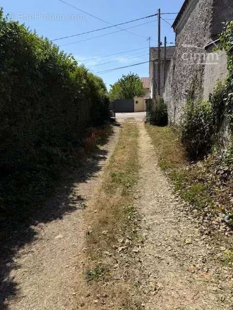 Terrain à SAINT-CYR-SUR-MORIN
