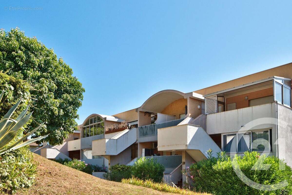 Appartement à SAINT-LAURENT-DU-VAR