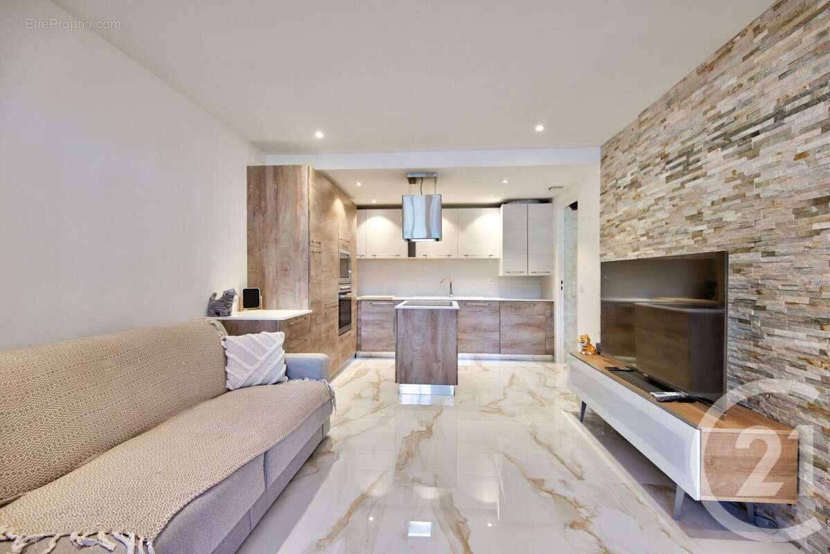 Appartement à SAINT-LAURENT-DU-VAR