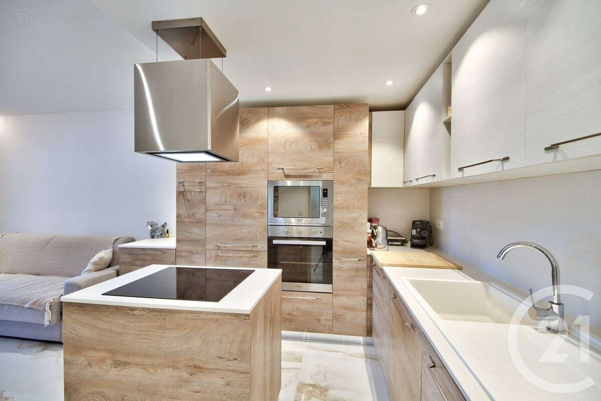 Appartement à SAINT-LAURENT-DU-VAR