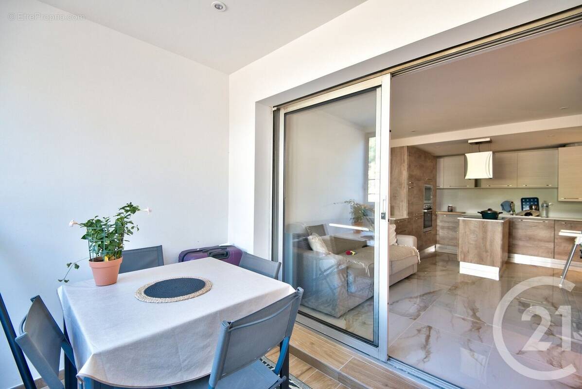 Appartement à SAINT-LAURENT-DU-VAR