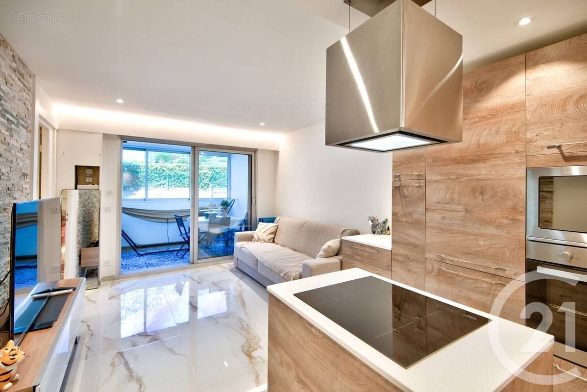 Appartement à SAINT-LAURENT-DU-VAR