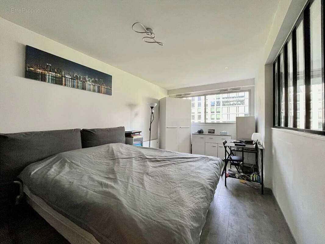 Appartement à COURBEVOIE