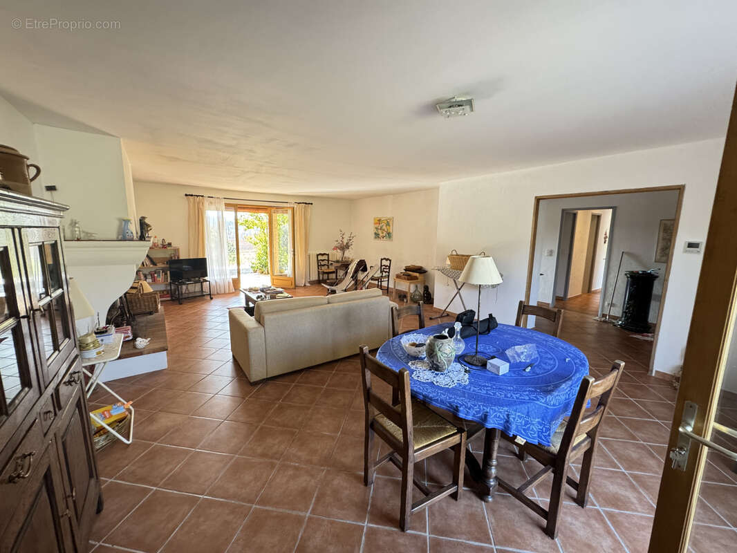 Maison à FOX-AMPHOUX