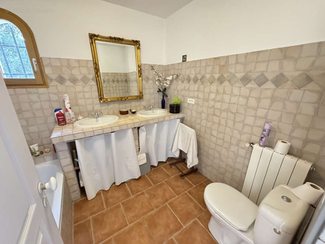 Maison à FOX-AMPHOUX