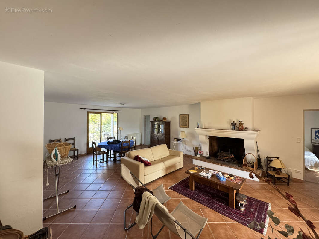 Maison à FOX-AMPHOUX