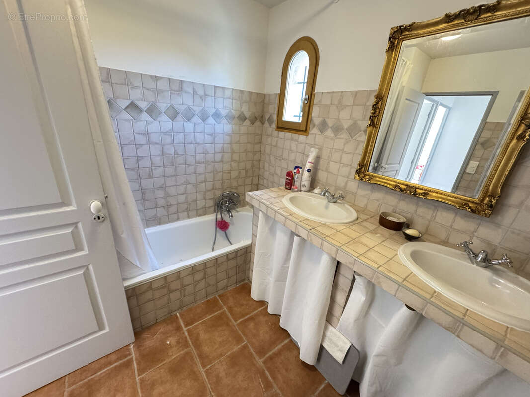 Maison à FOX-AMPHOUX