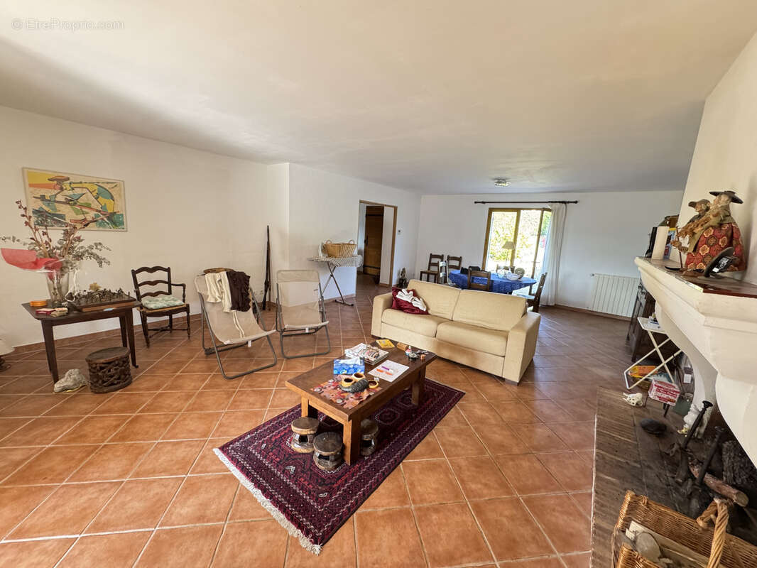 Maison à FOX-AMPHOUX