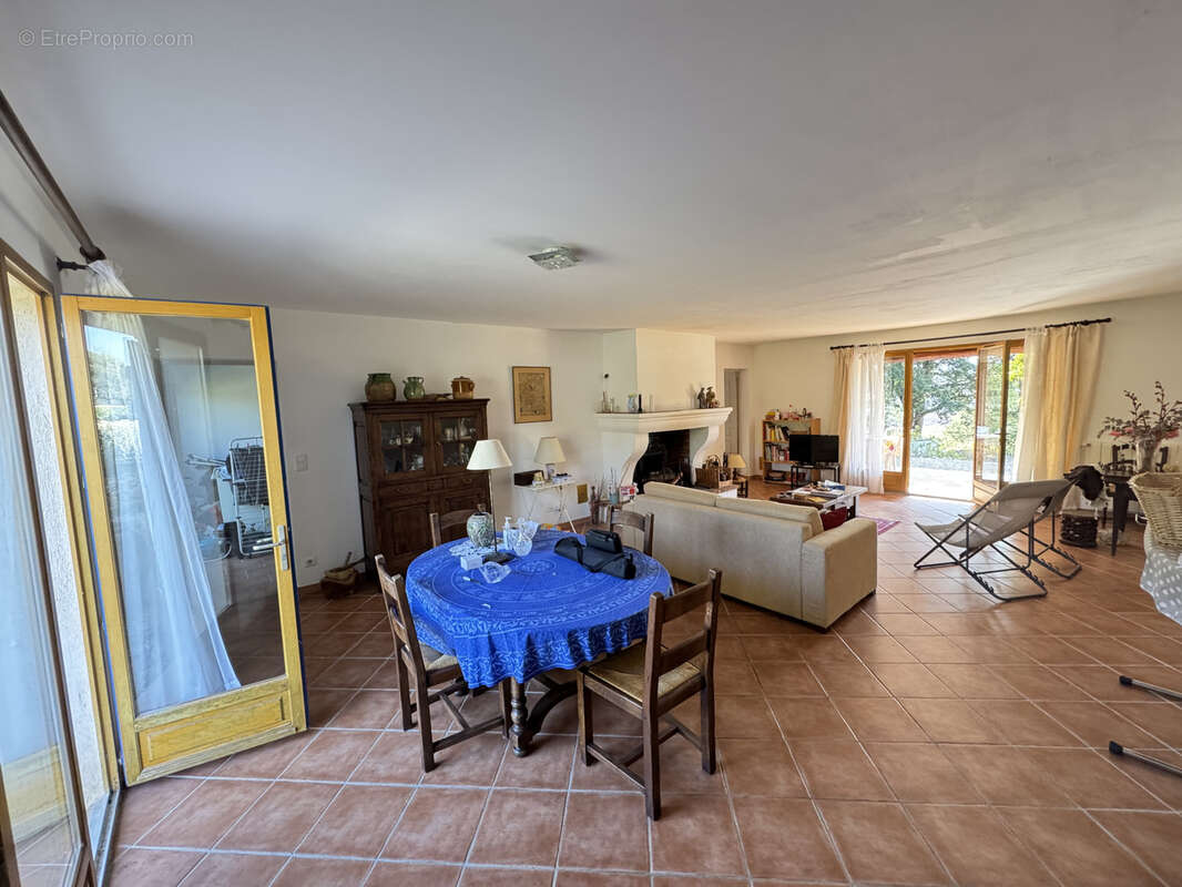 Maison à FOX-AMPHOUX