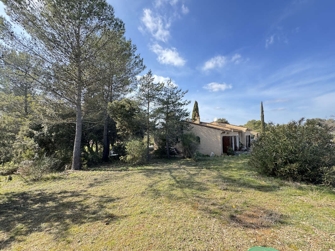 Maison à FOX-AMPHOUX