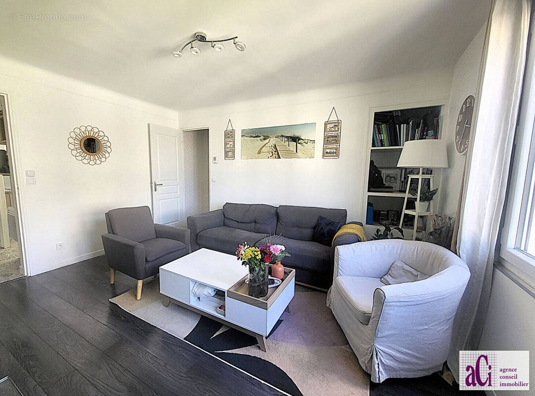 Appartement à L&#039;HAY-LES-ROSES