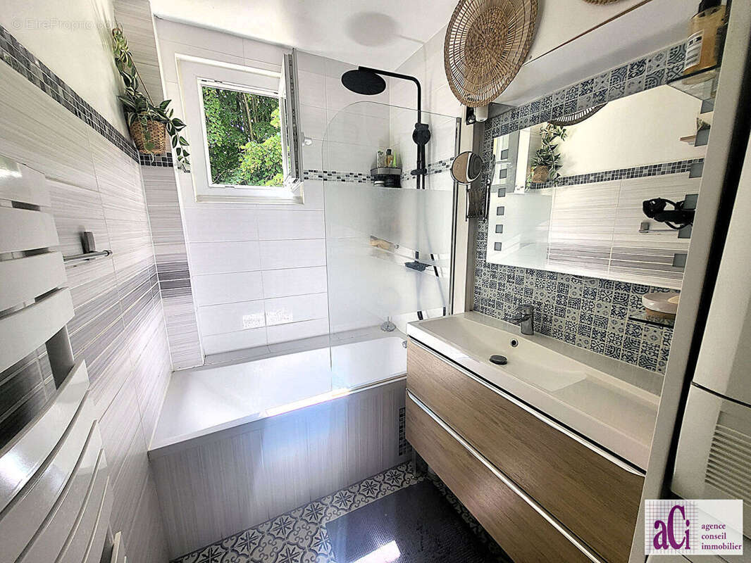 Appartement à L&#039;HAY-LES-ROSES