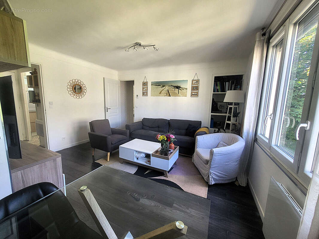 Appartement à L&#039;HAY-LES-ROSES