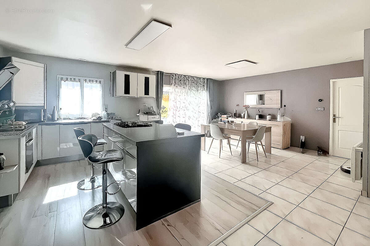 Maison à SAINTE-SOULLE