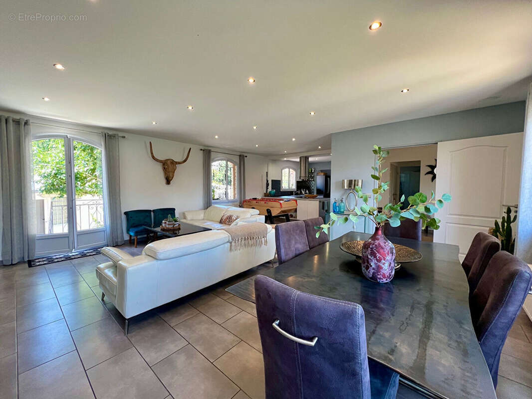 Maison à EVRY-GREGY-SUR-YERRE