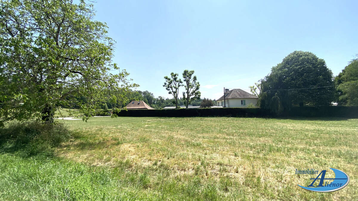 Terrain à SAINT-FRONT-LA-RIVIERE