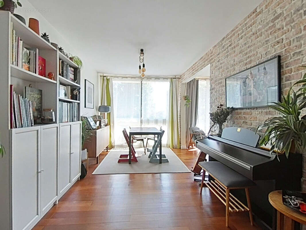 Appartement à FONTENAY-LE-FLEURY