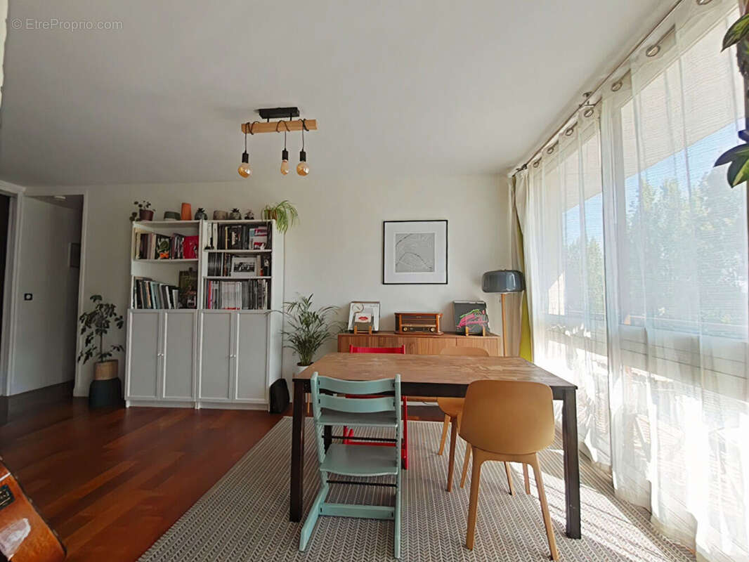 Appartement à FONTENAY-LE-FLEURY