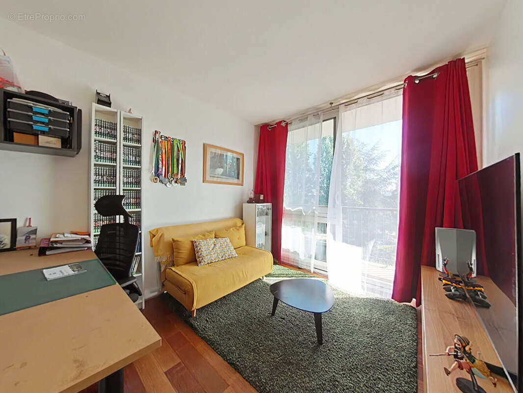 Appartement à FONTENAY-LE-FLEURY