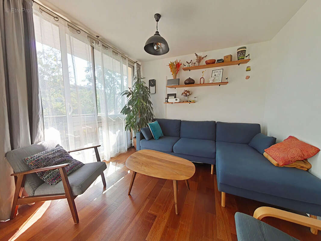 Appartement à FONTENAY-LE-FLEURY