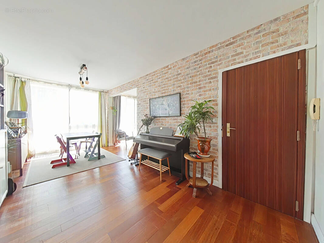 Appartement à FONTENAY-LE-FLEURY