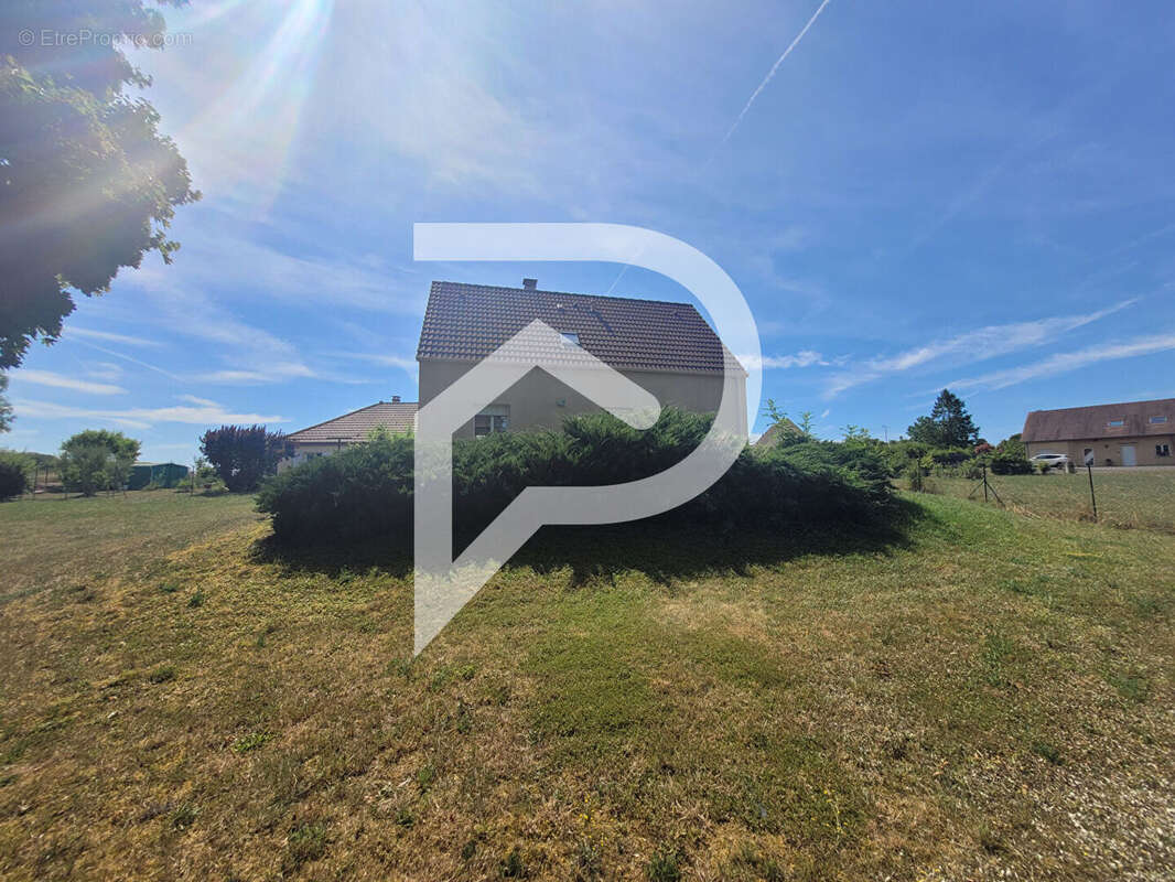 Maison à VEUXHAULLES-SUR-AUBE