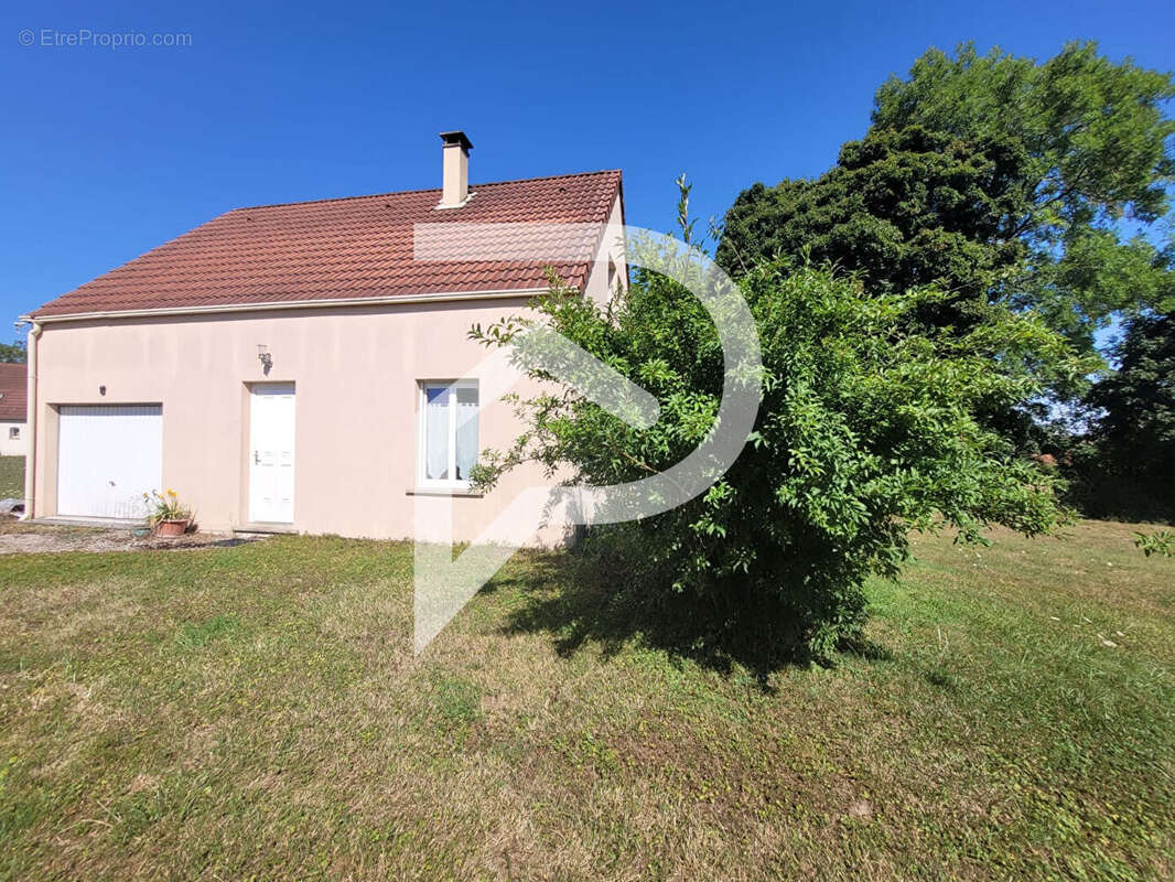 Maison à VEUXHAULLES-SUR-AUBE