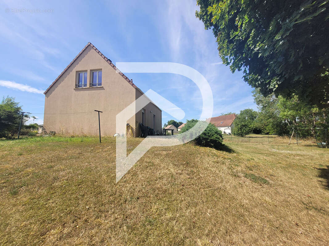 Maison à VEUXHAULLES-SUR-AUBE