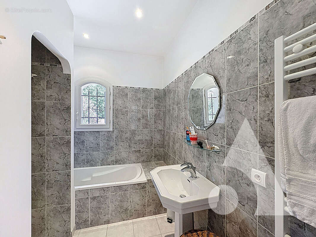 Maison à LE CANNET-DES-MAURES