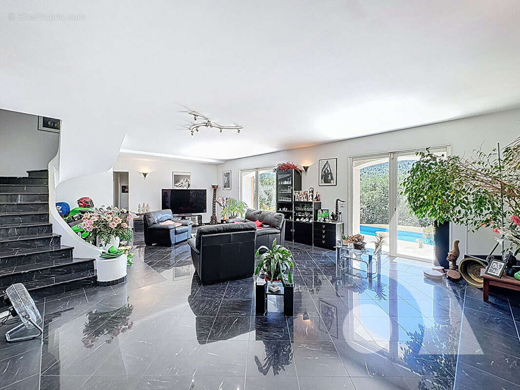 Maison à LE CANNET-DES-MAURES