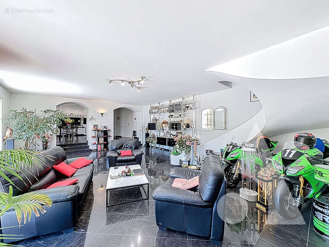 Maison à LE CANNET-DES-MAURES