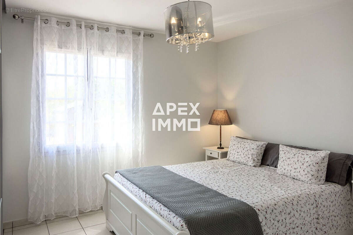 Maison à SAINT-DENIS-DE-L&#039;HOTEL