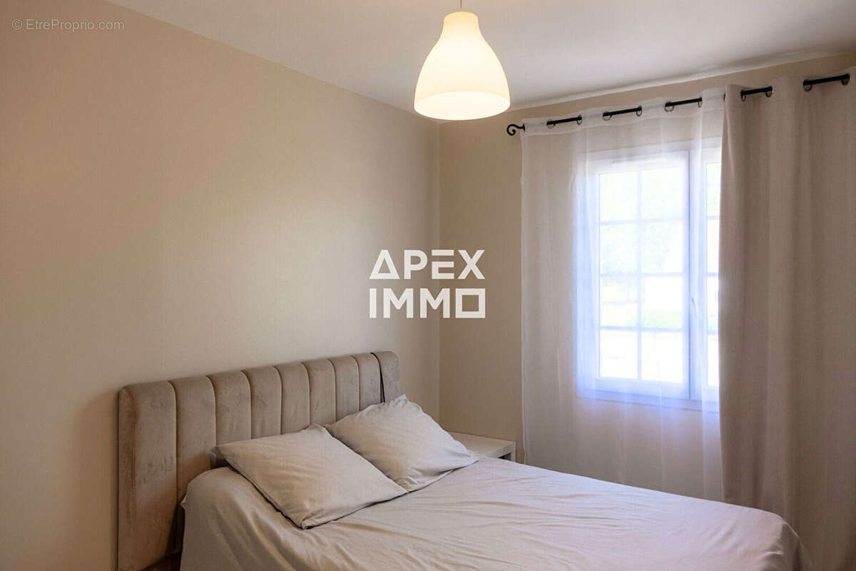 Maison à SAINT-DENIS-DE-L&#039;HOTEL