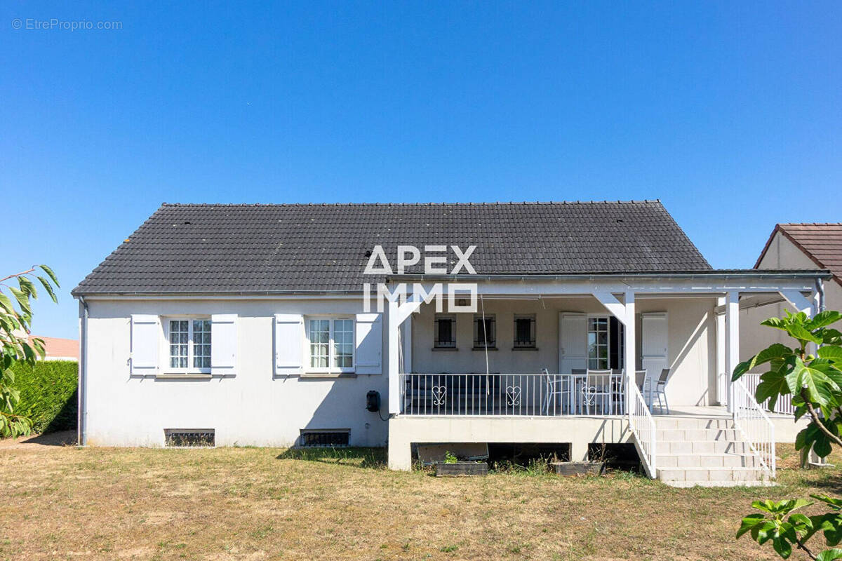 Maison à SAINT-DENIS-DE-L&#039;HOTEL