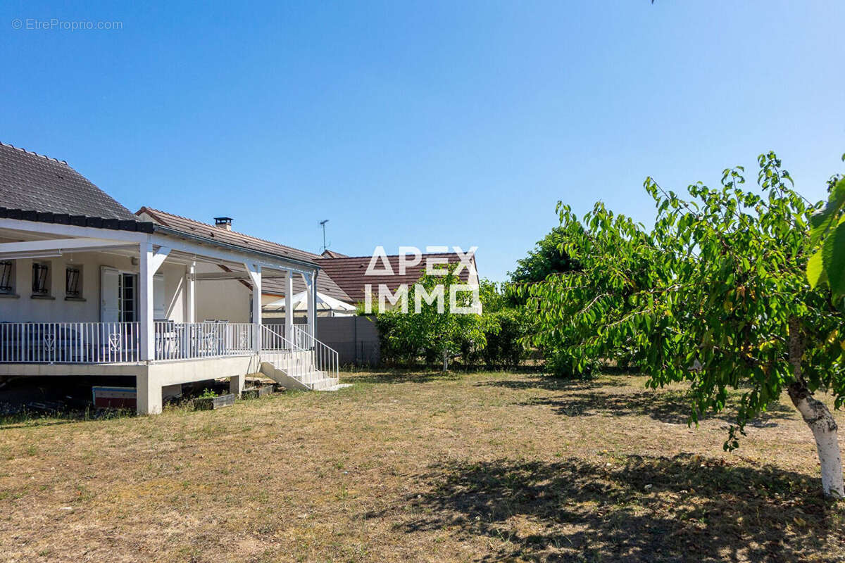 Maison à SAINT-DENIS-DE-L&#039;HOTEL