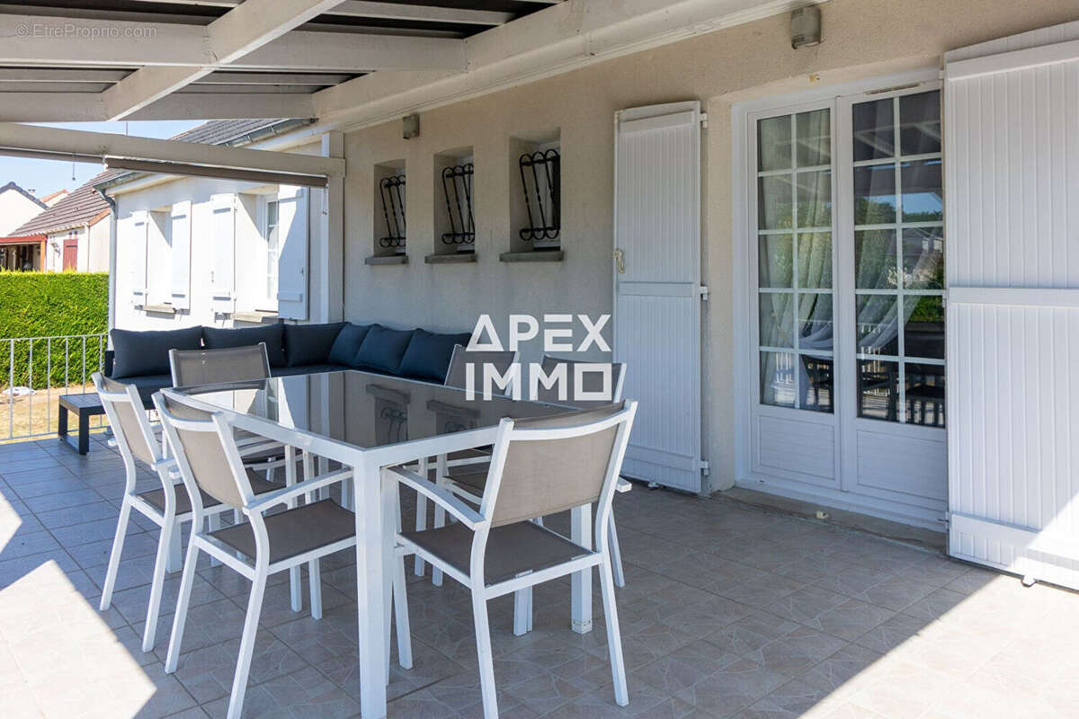 Maison à SAINT-DENIS-DE-L&#039;HOTEL