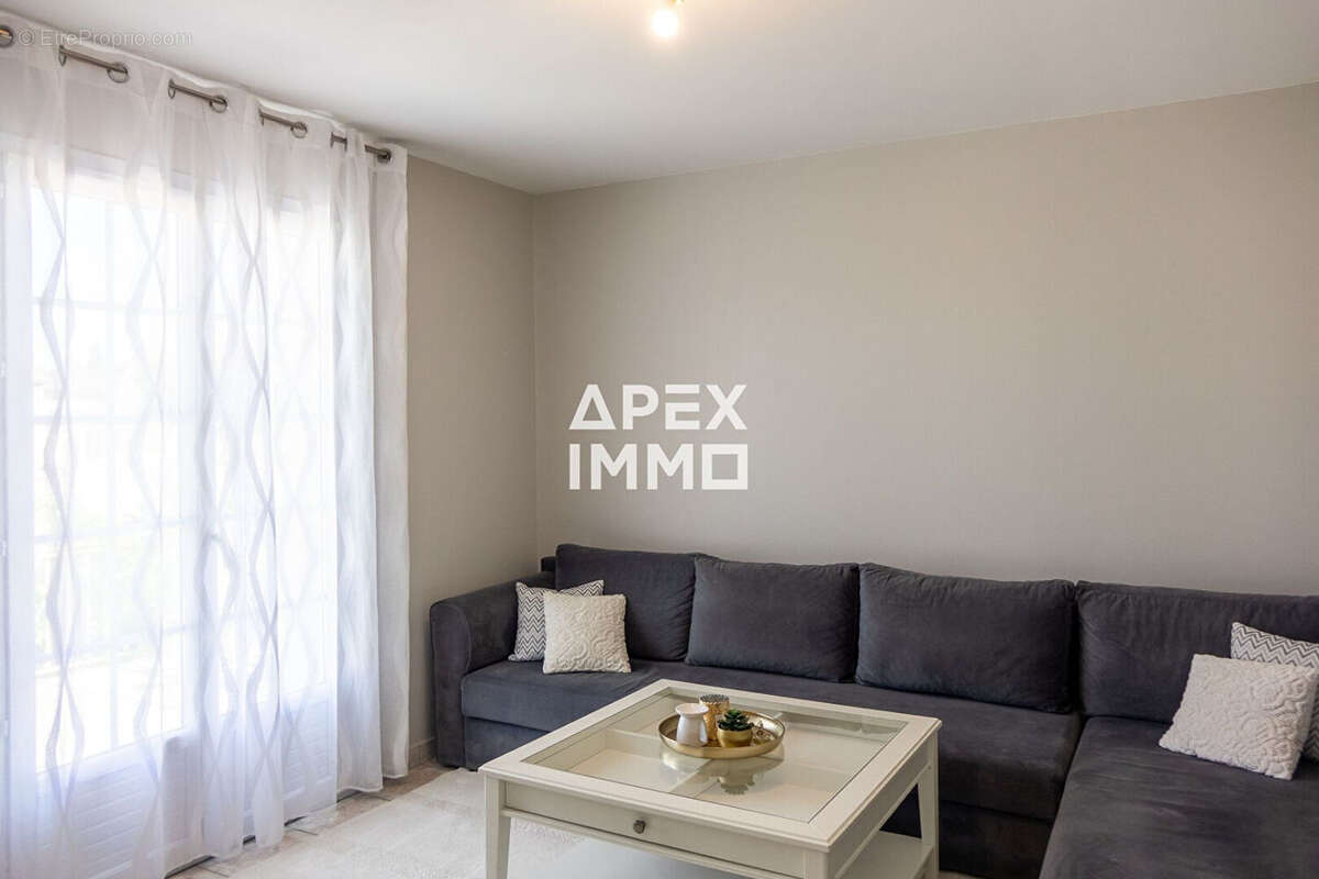 Maison à SAINT-DENIS-DE-L&#039;HOTEL