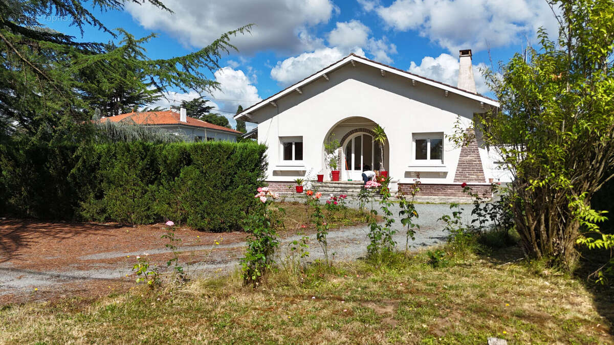 Maison à PINEUILH