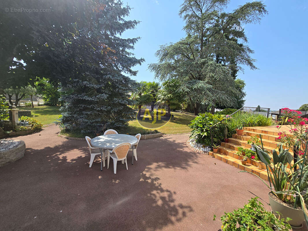 Maison à MARSAC-SUR-DON