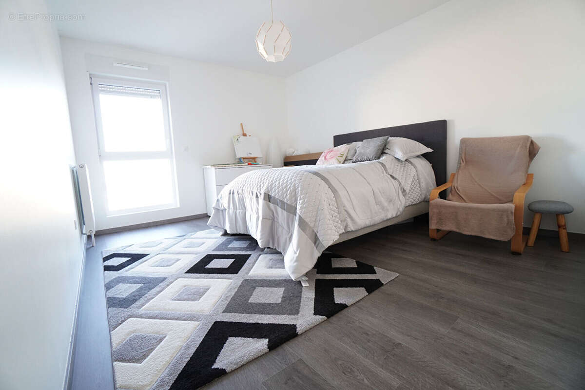 Appartement à COULAINES