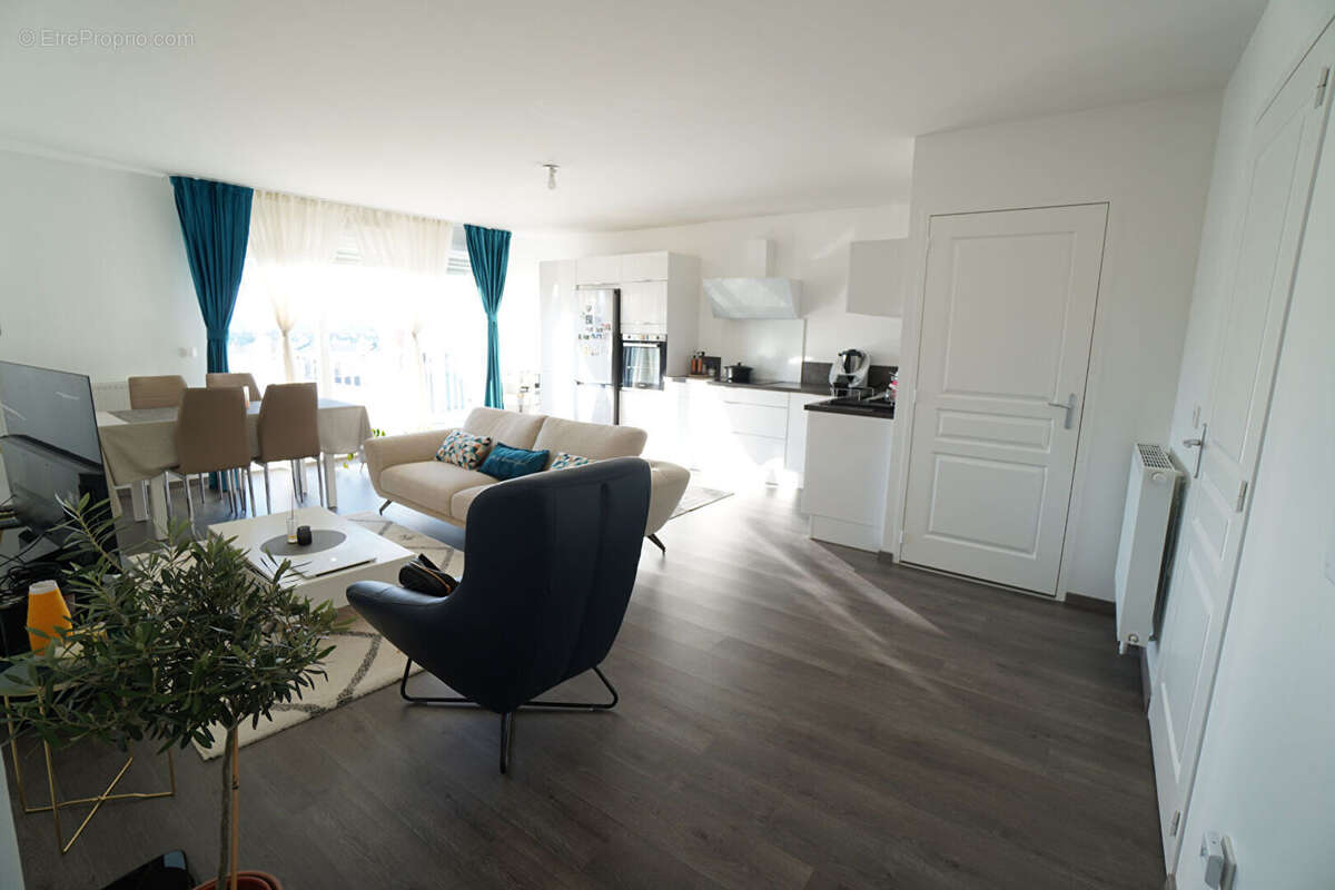 Appartement à COULAINES