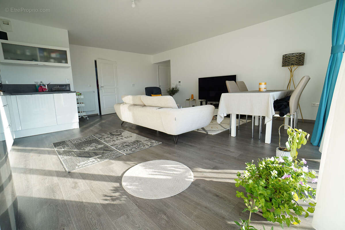 Appartement à COULAINES