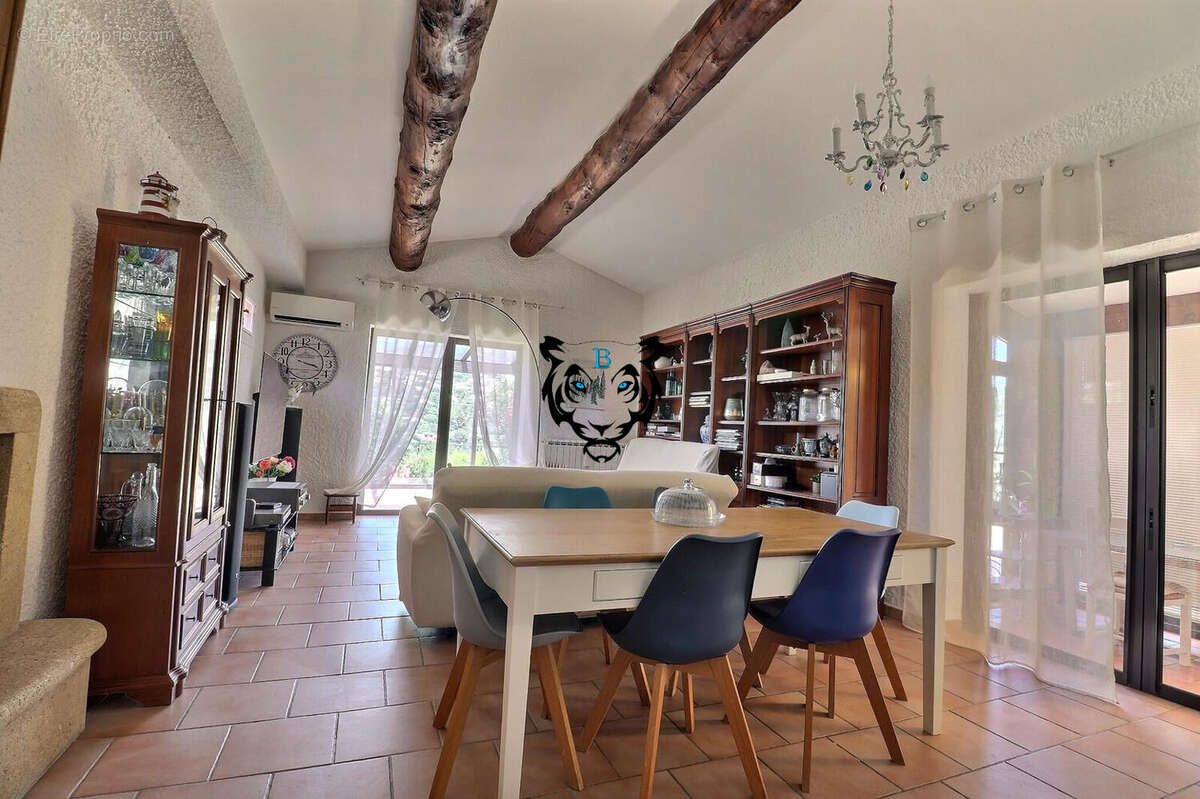 Maison à LES ISSAMBRES